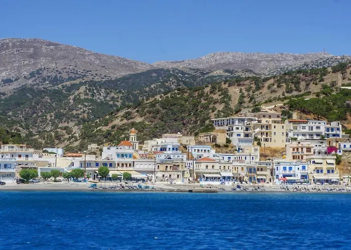 아파트 Chrissi Akti *